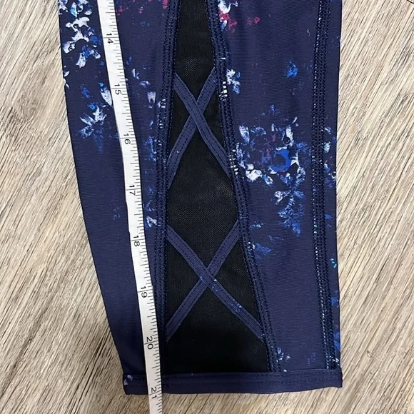 Lole Capri Leggings​​​​ - Picture 12 of 14